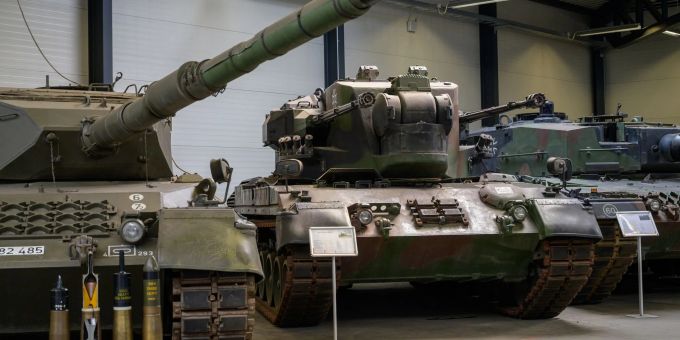 Ein Flugabwehrkanonenpanzer der Bundeswehr vom Typ Gepard steht im Deutschen Panzermuseum Munster.