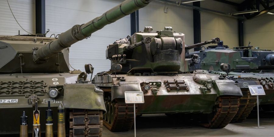 Ein Flugabwehrkanonenpanzer der Bundeswehr vom Typ Gepard steht im Deutschen Panzermuseum Munster.