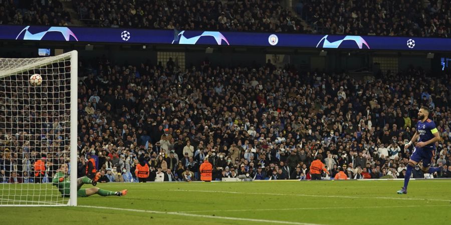 Frech, frecher, Benzema! Der Real-Captain erzielt per Panenka das 3:4.