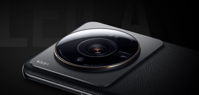 Das gigantische Kameramodul hebt das Xiaomi 12S Ultra zumindest optisch klar von der Konkurrenz ab. Xiaomi 12S Ultra