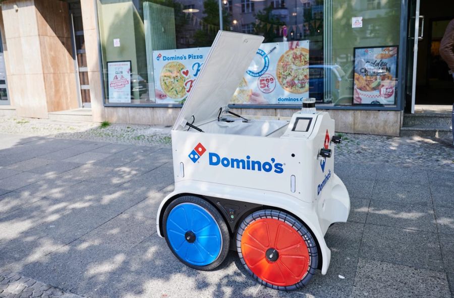 Ebenfalls nützlich zeigen sich Roboter bei der Pizza-Auslieferung.