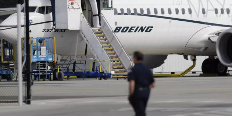 Eine Boeing 737 Max auf dem Flughafen von Seattle. Foto: Ted S. Warren/AP