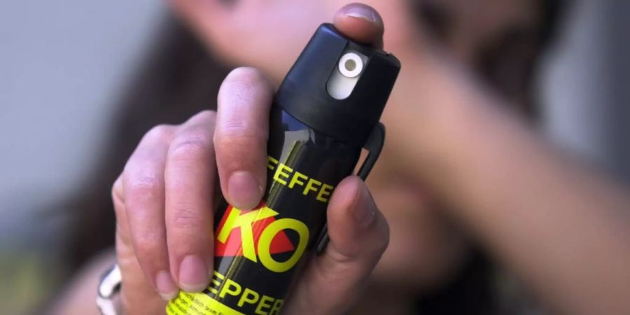 Bedingte Geldstrafe wegen Pfefferspray.