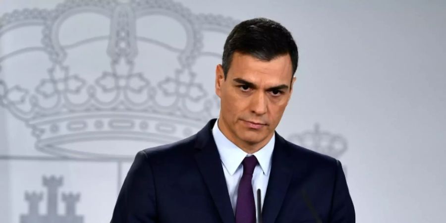 Regierungschef Sánchez bei der Pressekonferenz in Madrid