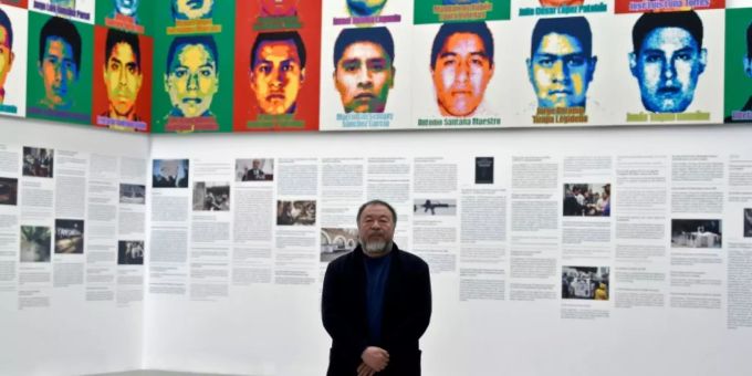 Ai Weiwei vor seinem neuen Werk Ai Weiwei vor seinem neuen Werk