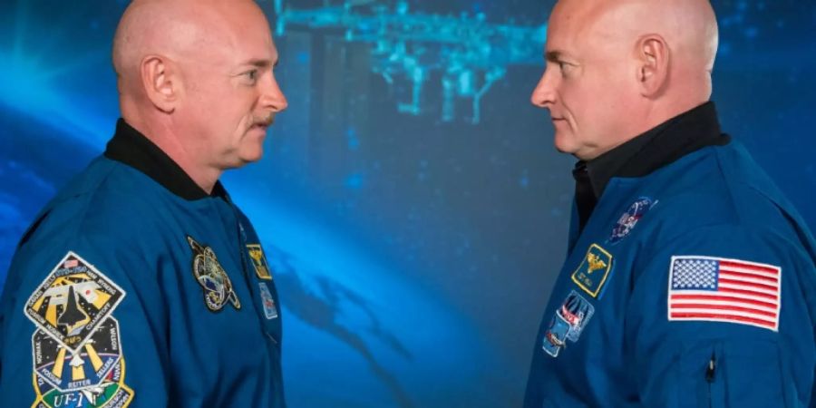 Scott Kelly (r.) und sein eineiiger Zwilling Mark