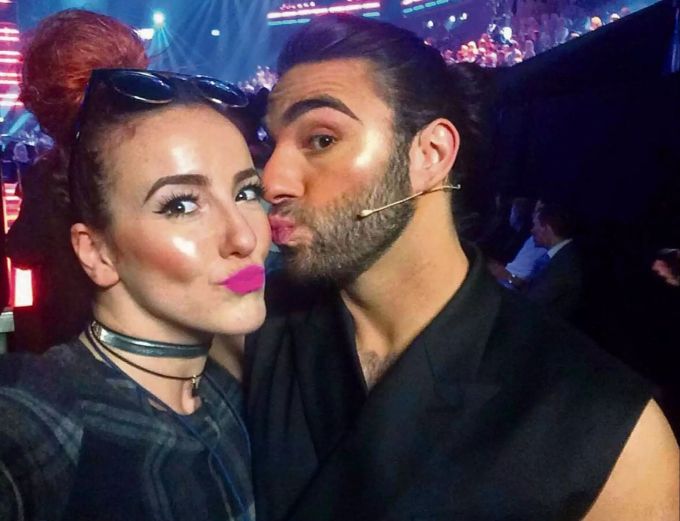Anelia Janeva und Tänzer Cale Kalay sind gut miteinander befreundet. Nachdem sich Helene Fischer in Seitel verliebte, verliessen beide die Crew. Helene fischer