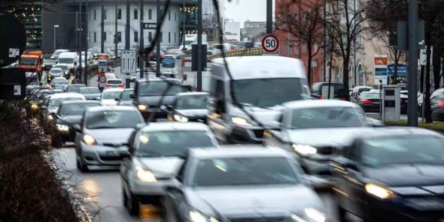 Dichter Verkehr in der Münchener Innenstadt. Foto: Sina Schuldt