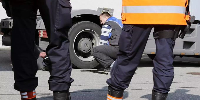 Schwerverkehr. (Symbolbild) Verkehr