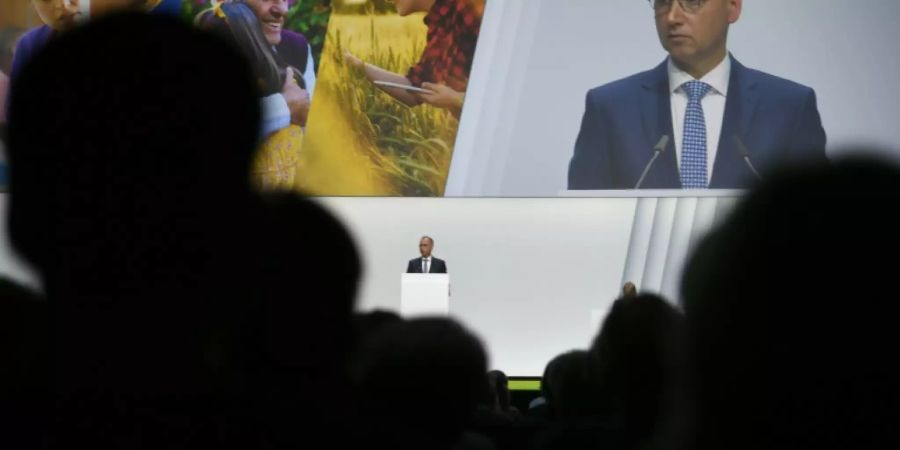 Bayer-Chef Baumann bei der Hauptversammlung