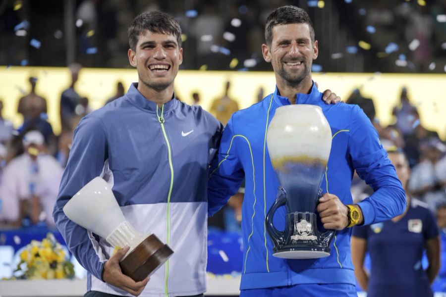 Strahlen um die Wette: Alcaraz und Djokovic nach dem Final in Cincinnati.