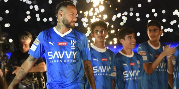 Purer Luxus - Neymar fliegt auf goldenem Thron zu den Saudis
