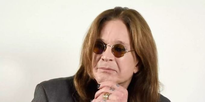 Ozzy Osbourne kämpft gegen die Parkinson-Krankheit. ozzy osbourne