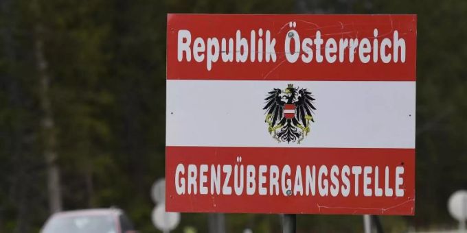 Österreich hat inzwischen die Grenzen zu Deutschland wieder geöffnet. Foto: Angelika Warmuth/dpa Österreich hat inzwischen die Grenzen zu Deutschland wieder geöffnet. Foto: Angelika Warmuth/dpa
