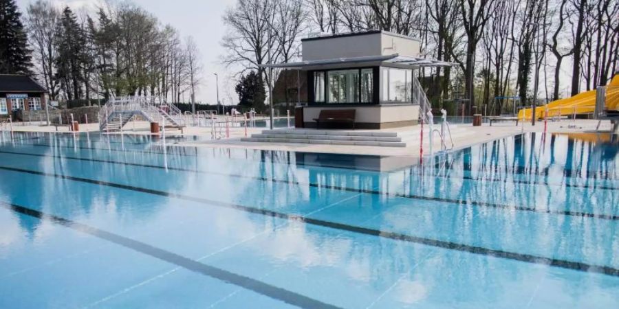 Ein Freibad ohne Besucher. Foto: Rolf Vennenbernd/dpa