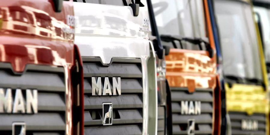Der europäische Nutzfahrzeugmarkt ist wegen der Corona-Krise auch im Mai um 44 Prozent eingebrochen. (Archivbild)