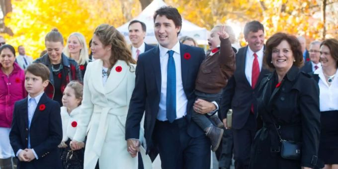 Justin Trudeau mit Familie, rechts seine Mutter