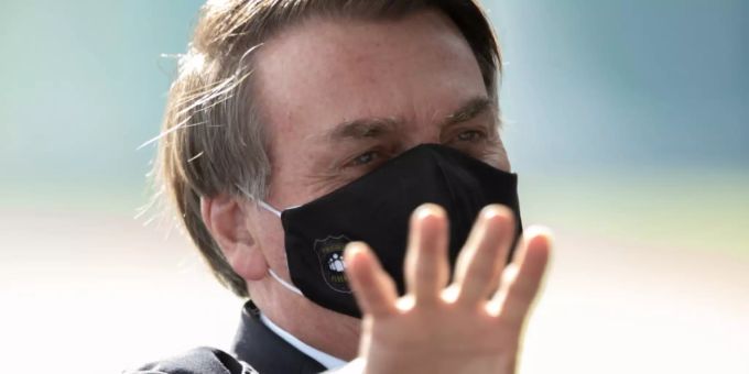 Die Zahl der Toten wegen Covid-19 ist in Brasilien auf über 25'000 gestiegen. Der brasilianische Präsdient Jair Bolsonaro will dennoch von Einschränkungen nichts wissen. (Archivbild) Die Zahl der Toten wegen Covid-19 ist in Brasilien auf über 25'000 gestiegen. Der brasilianische Präsdient Jair Bolsonaro will dennoch von Einschränkungen nichts wissen. (Archivbild)