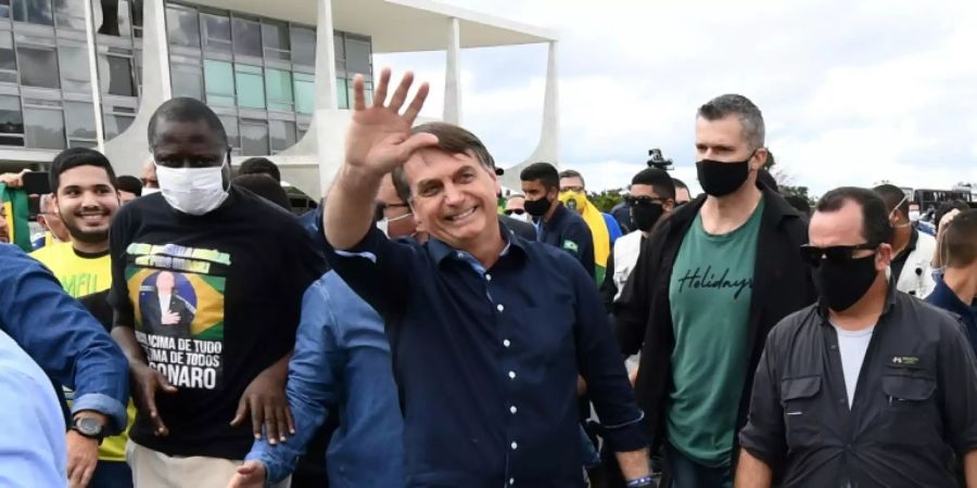 Bolsonaro mit Anhängern in Brasília