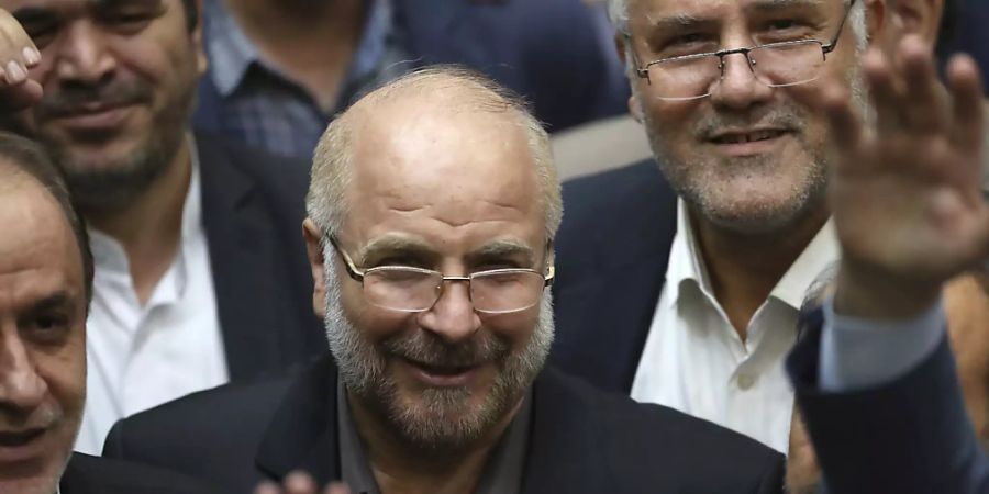 Mohammad Bagher Ghalibaf (M), ehemaliger Polizeichef und Bürgermeister von Teheran, nach seiner Wahl zum iranischen Parlamentspräsidenten. Foto: Vahid Salemi/AP/dpa