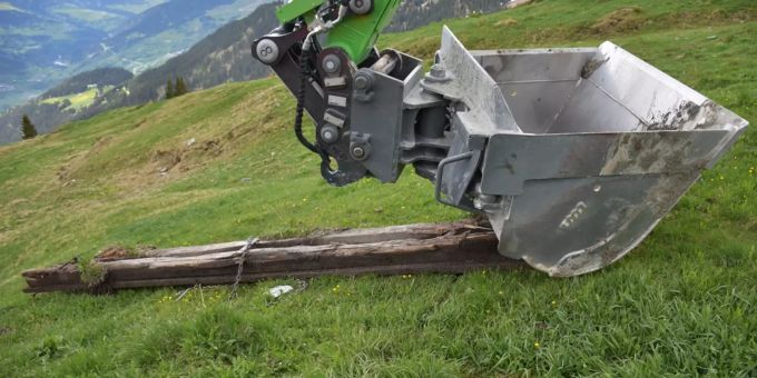 Ein 62-Jähriger wurde in Falera GR von einer Holzrinne verletzt. falera GR