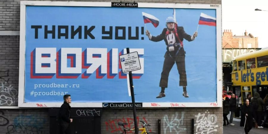 Wahlplakat in Grossbritannien: Johnson als Marionette