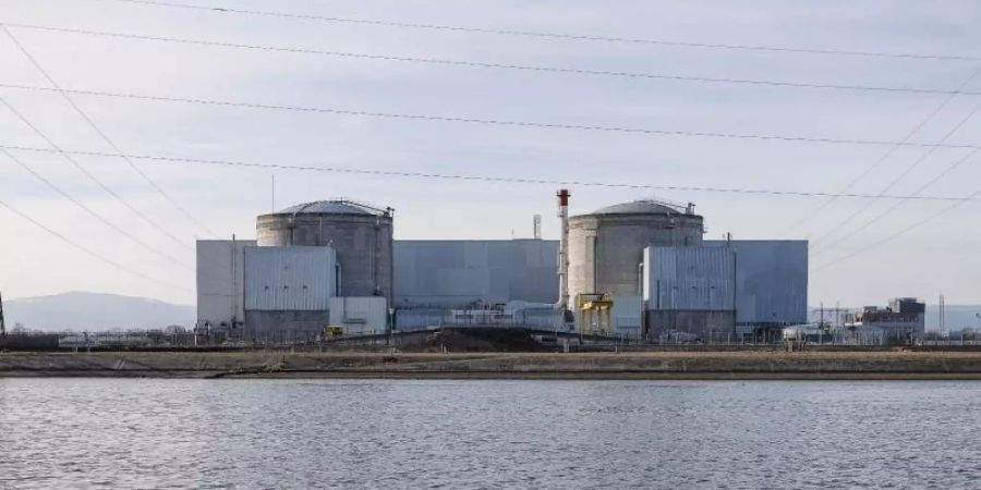 Das betriebsälteste Atomkraftwerk Frankreichs wird endgültig abgeschaltet. Der zweite Druckwasserreaktor soll heruntergefahren werden. Foto: Jean-François Badias/AP/dpa