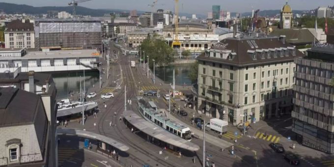 Am Sonntag wurden am Hauptbahnhof Zürich verdächtige Gegenstände gemeldet. hb verdächtige
