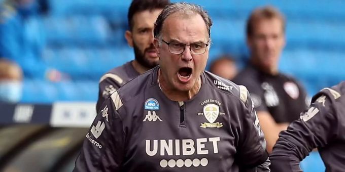 Dirigiert von der Seitenlinie aus: Leeds Uniteds Trainer Marcelo Bielsa. Foto: Martin Rickett/PA Wire/dpa leeds united premier league