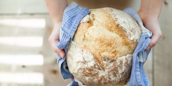 Brot spenden