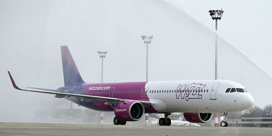 Die ungarische Billigfluggesellschaft Wizz-Air will noch in dieser Woche ihren Flugbetrieb in Wien wieder hochfahren. (Archivbild)