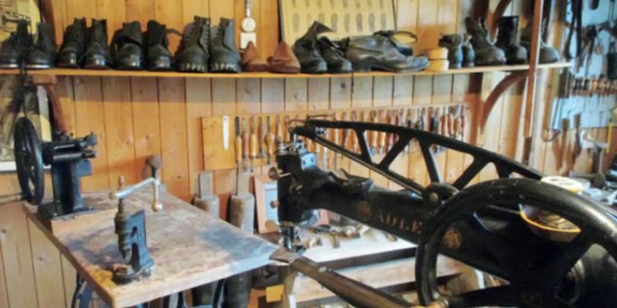 Nostalgische Werkstatt im Museum Wolfhalden.
