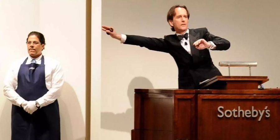 Wenn die Beschränkungen der Corona-Krise es zulassen, will das Auktionshaus Sotheby's seine traditionellen Frühjahrsauktionen Ende Juni leicht verspätet in New York stattfinden lassen. Foto: picture alliance / Andrew Gombert/EPA/dpa