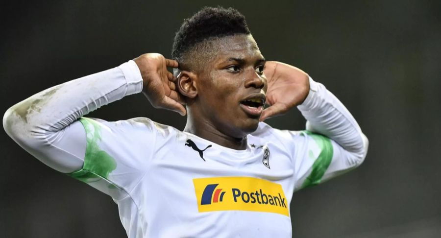 Aber auch in der Bundesliga kicken diverse Schweizer. Breel Embolo (23) steht bei Borussia Mönchengladbach unter Vertrag.