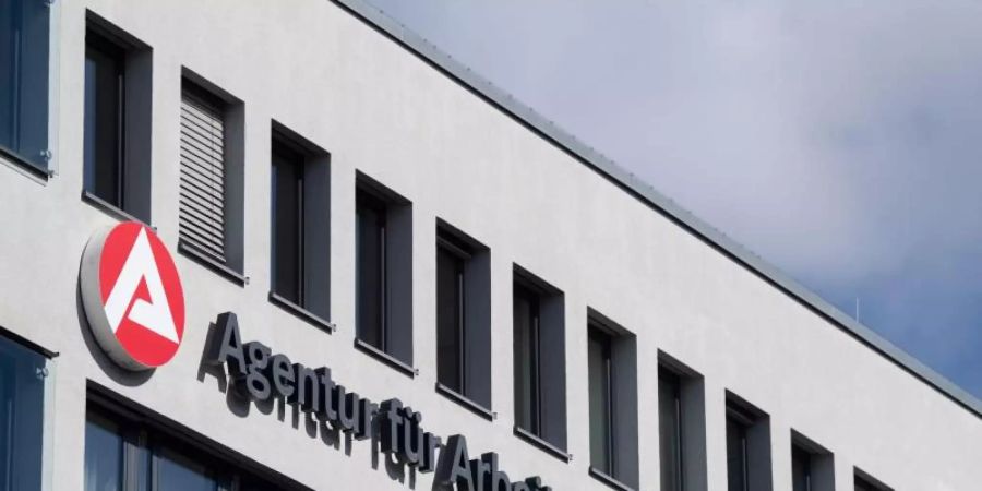 Die Bundesagentur für Arbeit gibt ihre Statistik für den April bekannt. Foto: Marijan Murat/dpa
