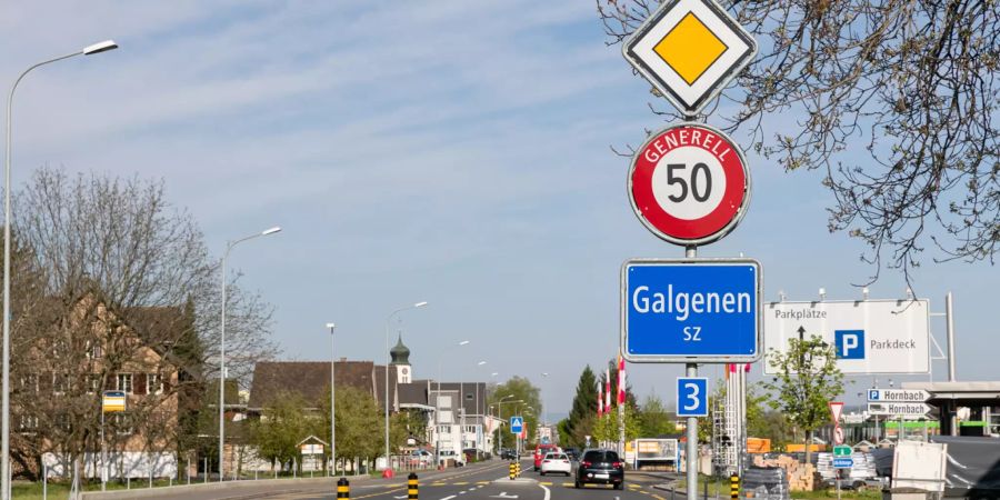 Ortseinfahrt der Gemeinde Galgenen.