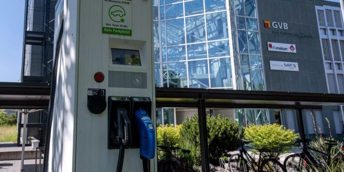 E-Ladestation bei der Gebäudeversicherung Bern in Ittigen. - Ittigen E-Ladestation bei der Gebäudeversicherung Bern in Ittigen. - Ittigen