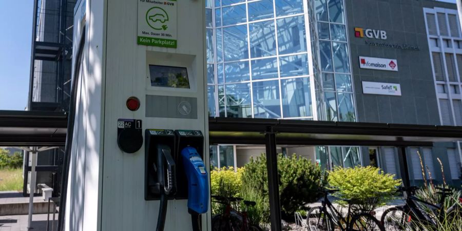 E-Ladestation bei der Gebäudeversicherung Bern in Ittigen.