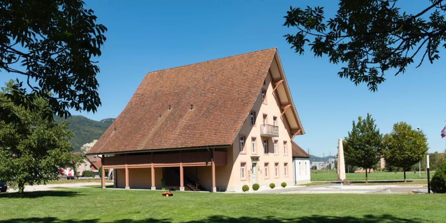 Das Gäuer Forum Schälismühle mit dem Wohnhaus von Adam Zeltner und der Sankt Jakobs-Kapelle. Es dient als regionaler Begegnungsort und steht der Bevölkerung zur Verfügung.