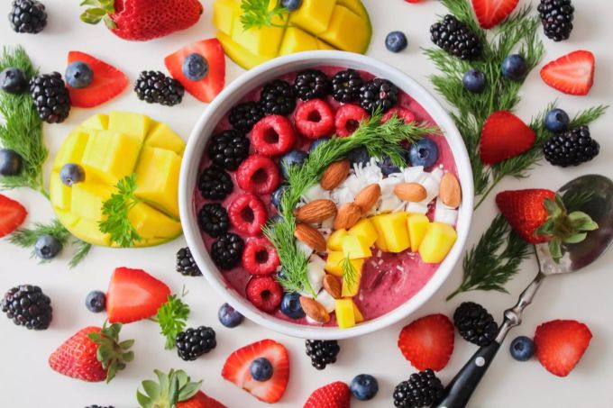 Ein gesundes Müesli mit Früchten und Proteinen. Ein gesundes Müesli