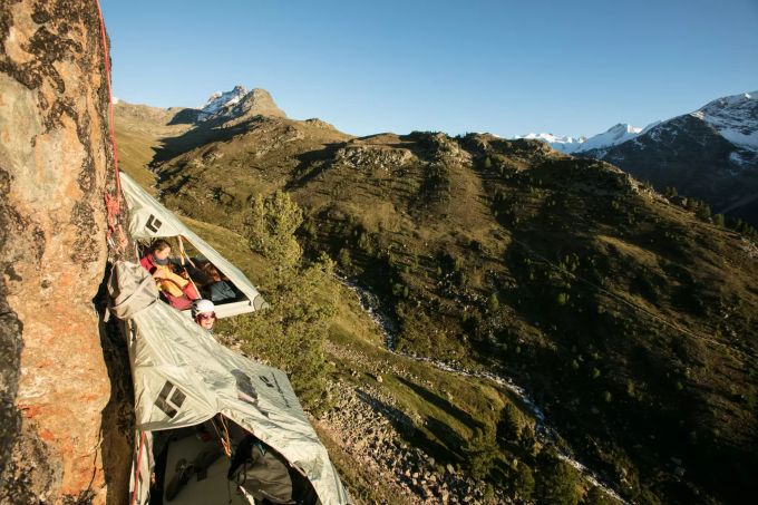 Schlafgemach bei der Alp Languard Schlafen über dem Abgrund