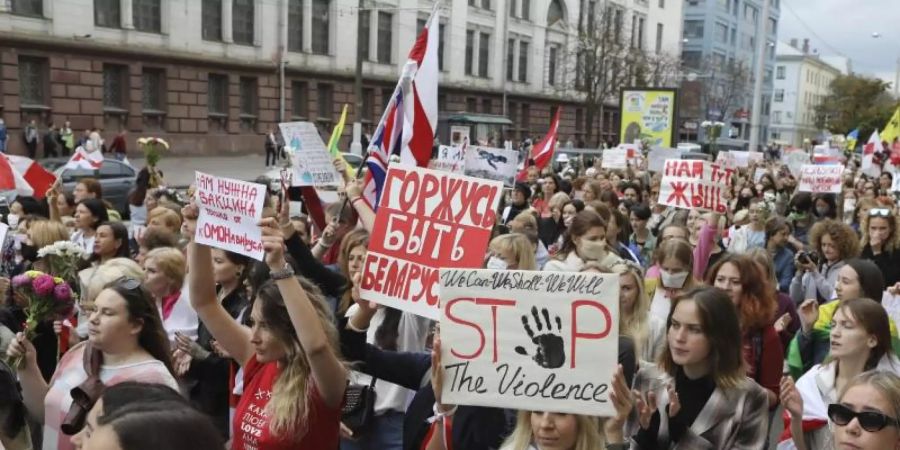 Die belarussische Opposition hat in der Hauptstadt Minsk und in zahlreichen anderen Städten zum sogenannten «Marsch der Frauen» aufgerufen. Foto: -/AP/dpa