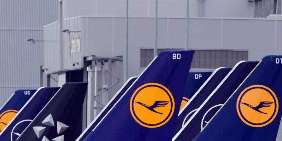 Nach Ausbruch der Corona-Pandemie musste die Lufthansa etliche Flüge stornieren. Rund 1,4 Millionen betroffenen Kunden wurden die Tickets noch nicht erstattet. Foto: Soeren Stache/dpa-Zentralbild/dpa