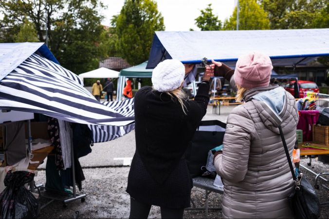 Bei Wind und Regen musste mit zusätzlichen Blachen nachgeholfen werden.