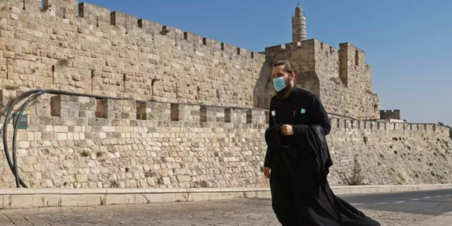 Geistlicher in der Altstadt von Jerusalem