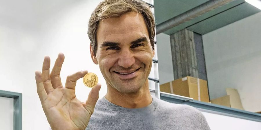 Neu in Gold: Roger Federer mit «seiner» 50-Franken-Goldmünze.