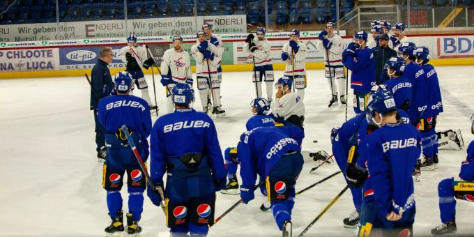 Der EHC Kloten beim Training. Der EHC Kloten beim Training.