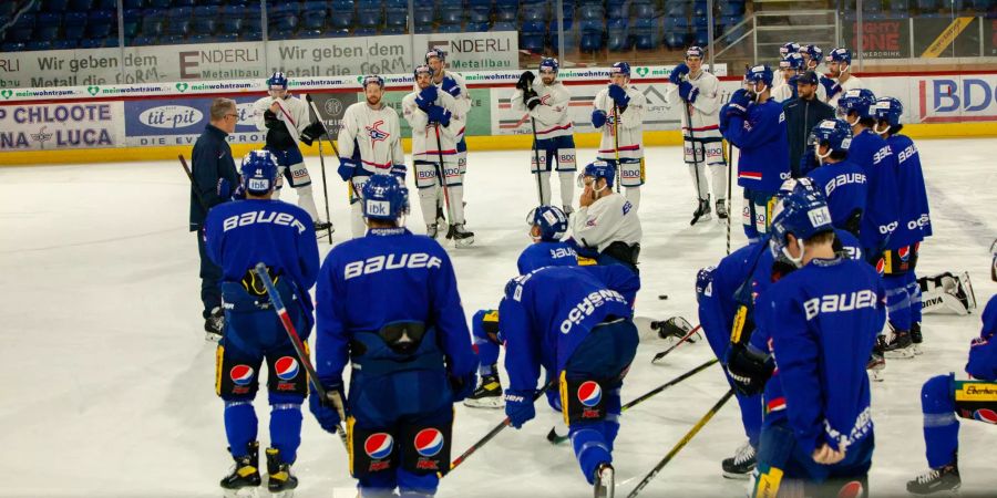 Der EHC Kloten beim Training.