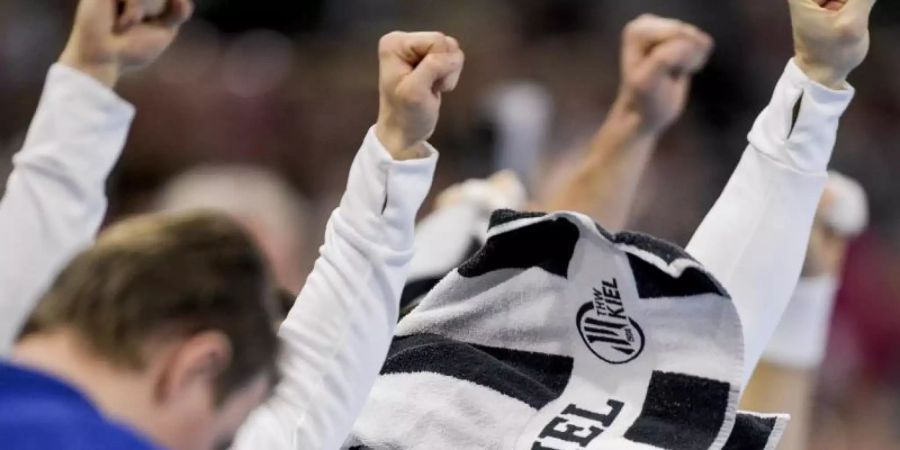 Der THW Kiel fliegt gemeinsam mit den Flensburgern zum Supercup nach Düsseldorf. Foto: Axel Heimken/dpa