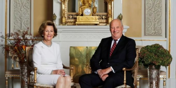König Harald V. mit seiner Frau Sonja König Harald V. mit seiner Frau Sonja
